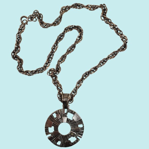 Sarah Coventry Silver Tone Pendant Necklace 22" Chain - Picture 1 of 8